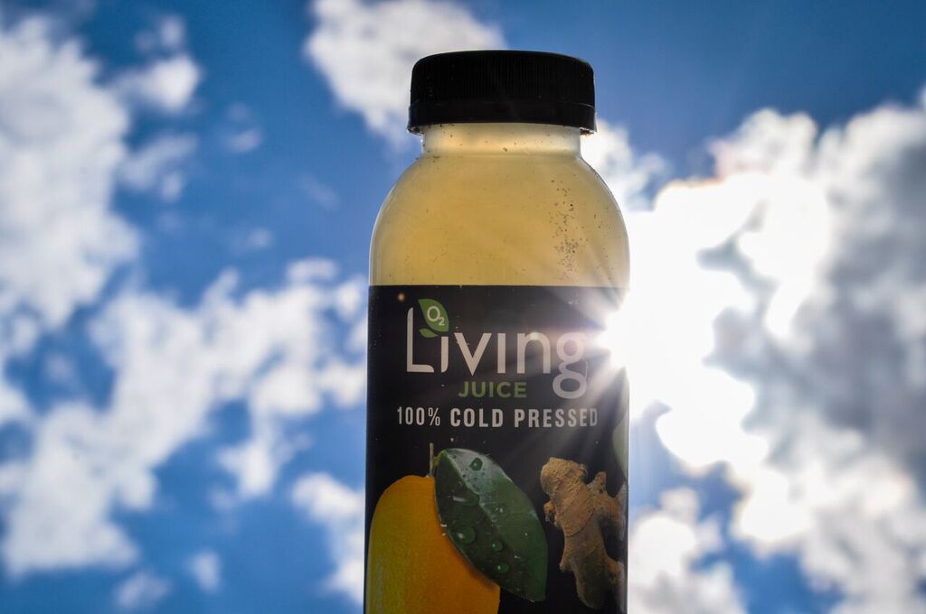 Organic cold-pressed Living Juice Fresh Start 