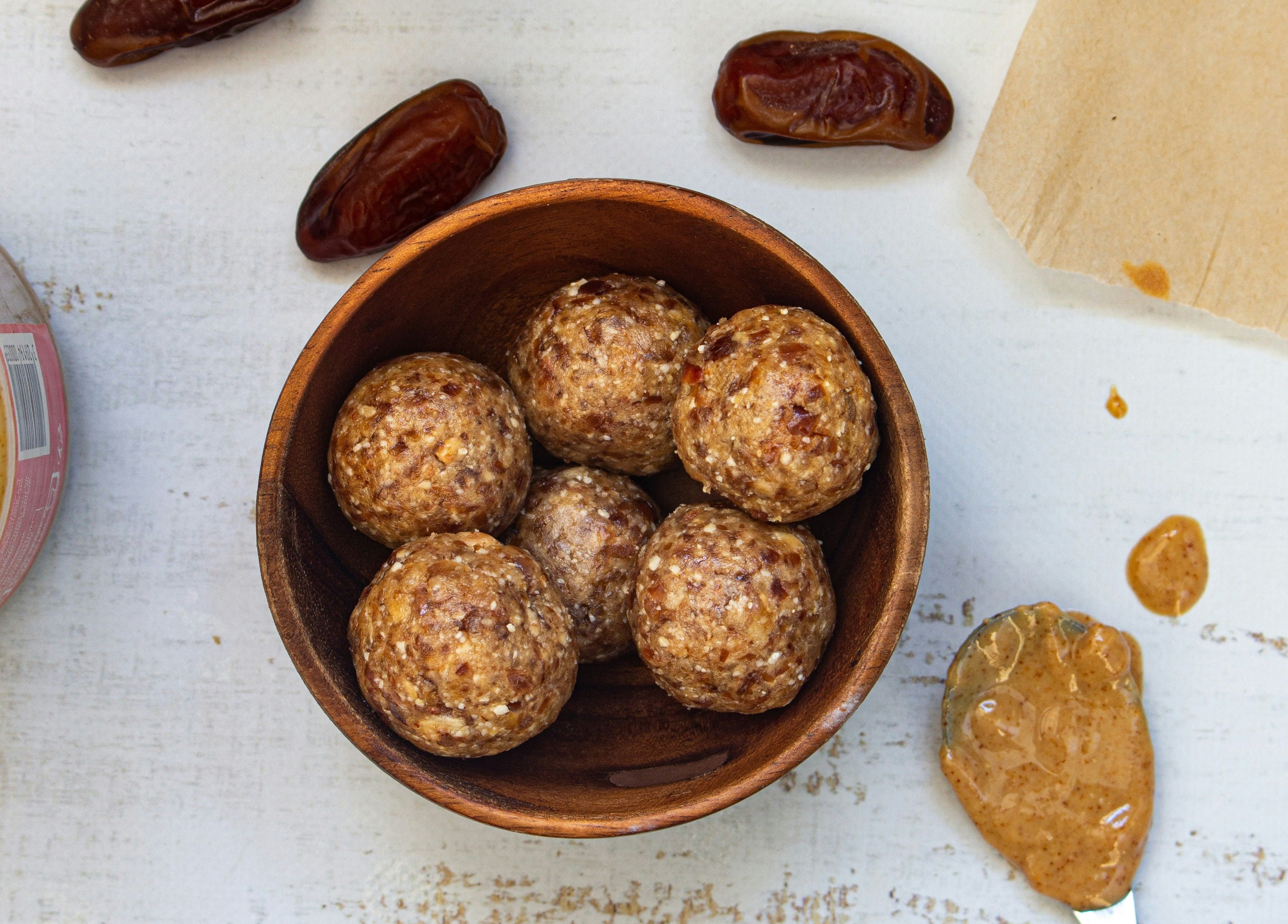 Oat and almond energy bites - recipe by O2 Living makers of organic cold-pressed fruit and vegetable Living Juice