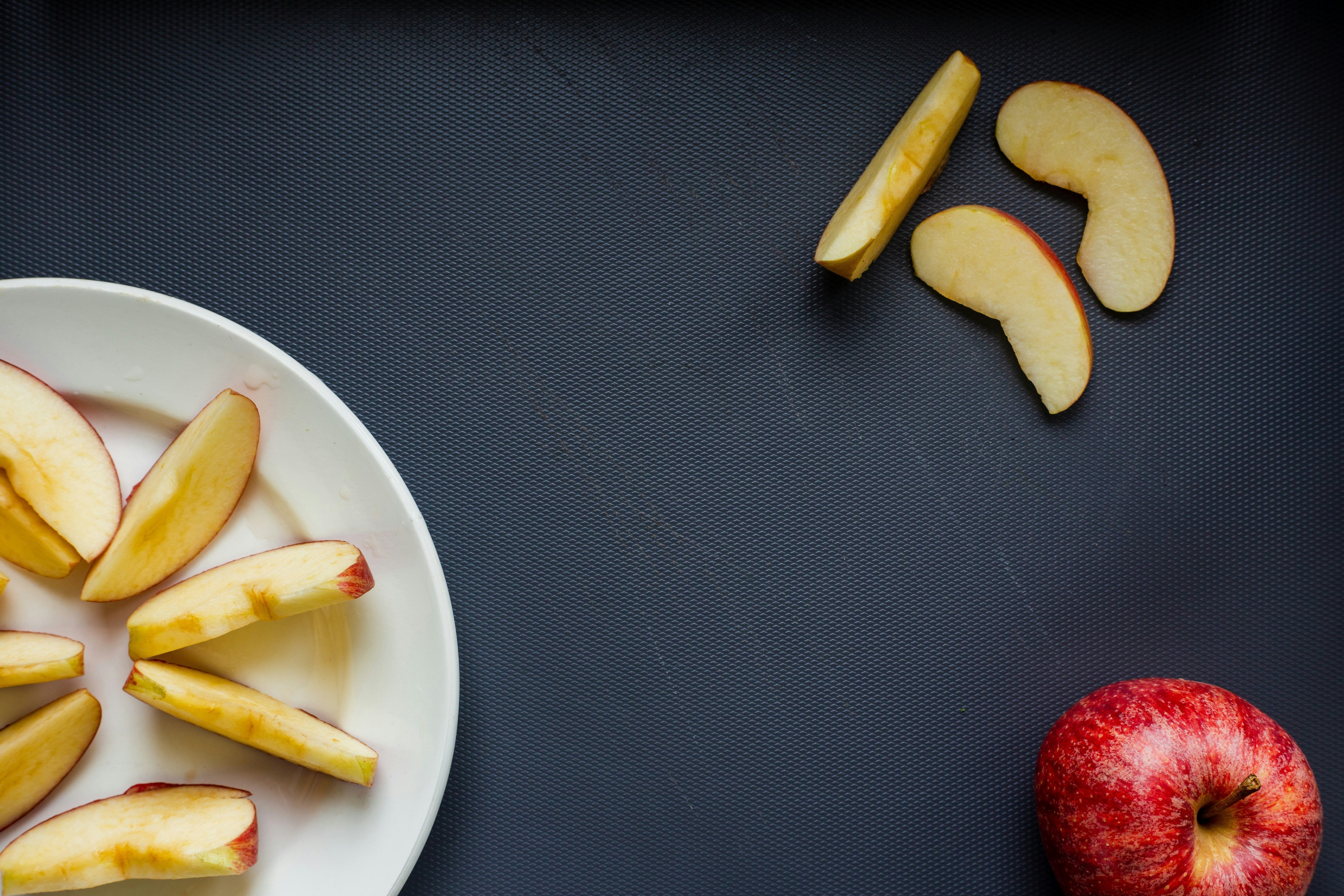 Organic apple slices in blog by Living Juice makers of organic cold-pressed fruit and vegetable Living Juices