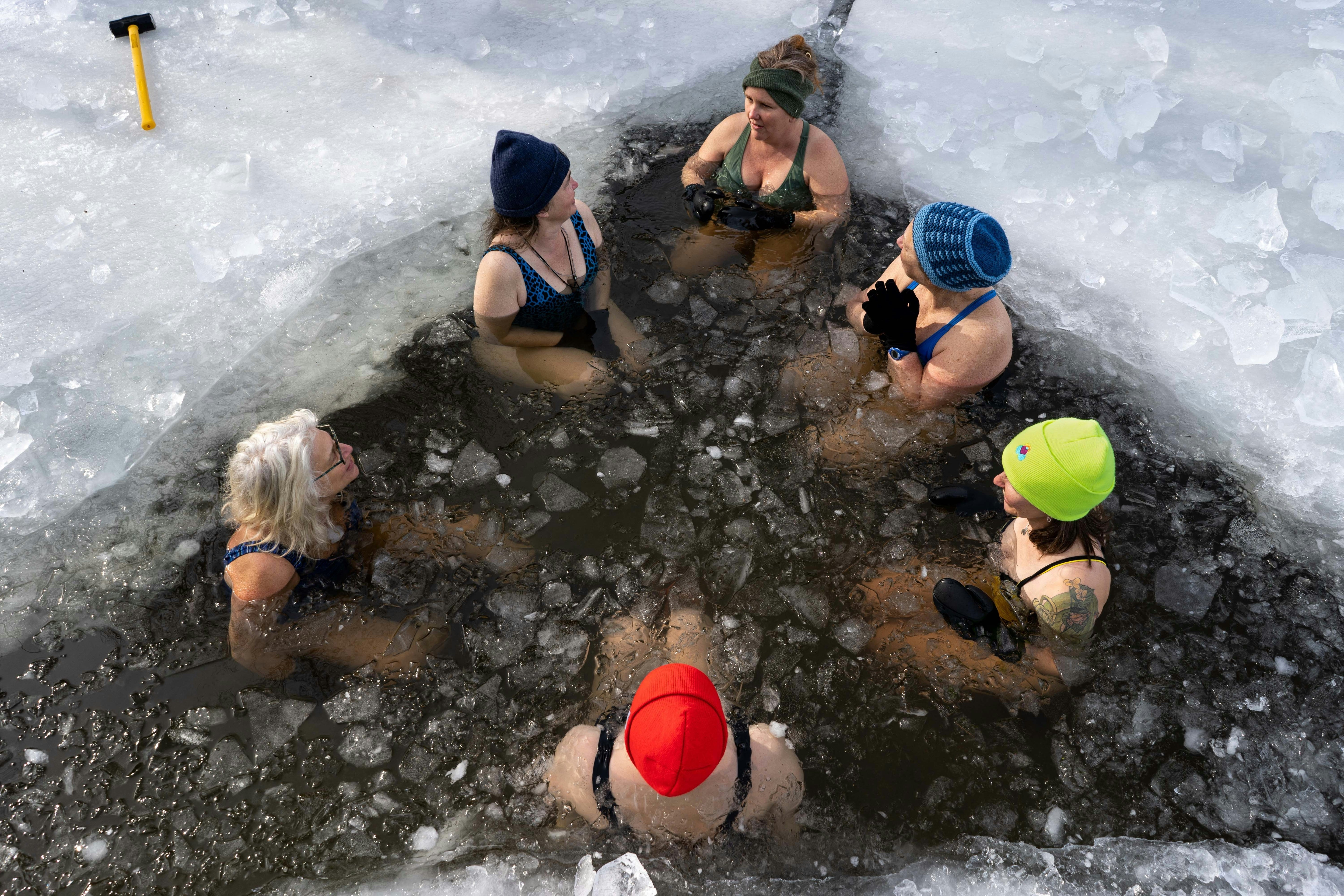 Cold plunge with friends - blog by makers of organic cold-pressed fruit and vegetable Living Juice