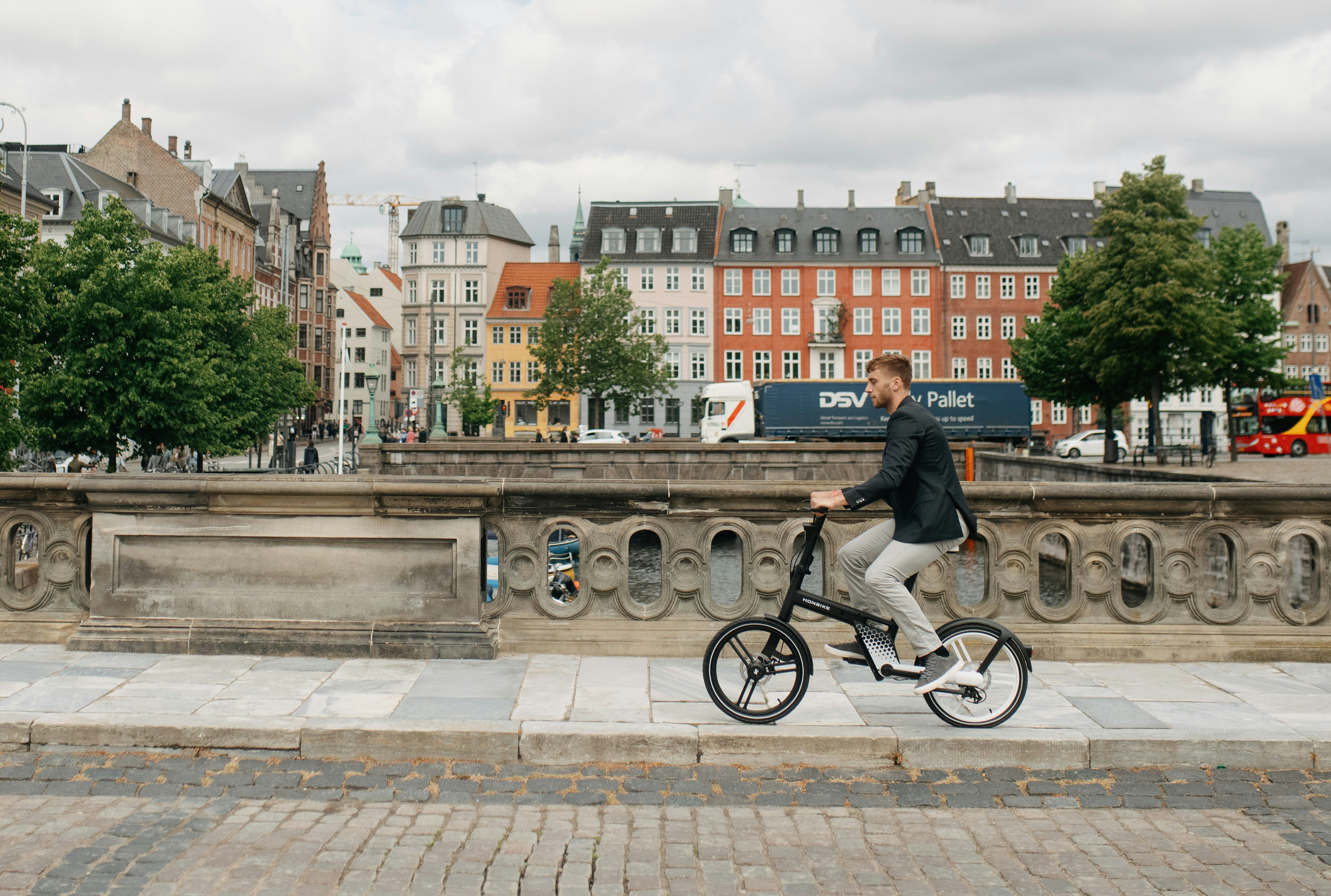 Commuting by bike - blog by makers of organic cold-pressed fruit and vegetable Living Juice