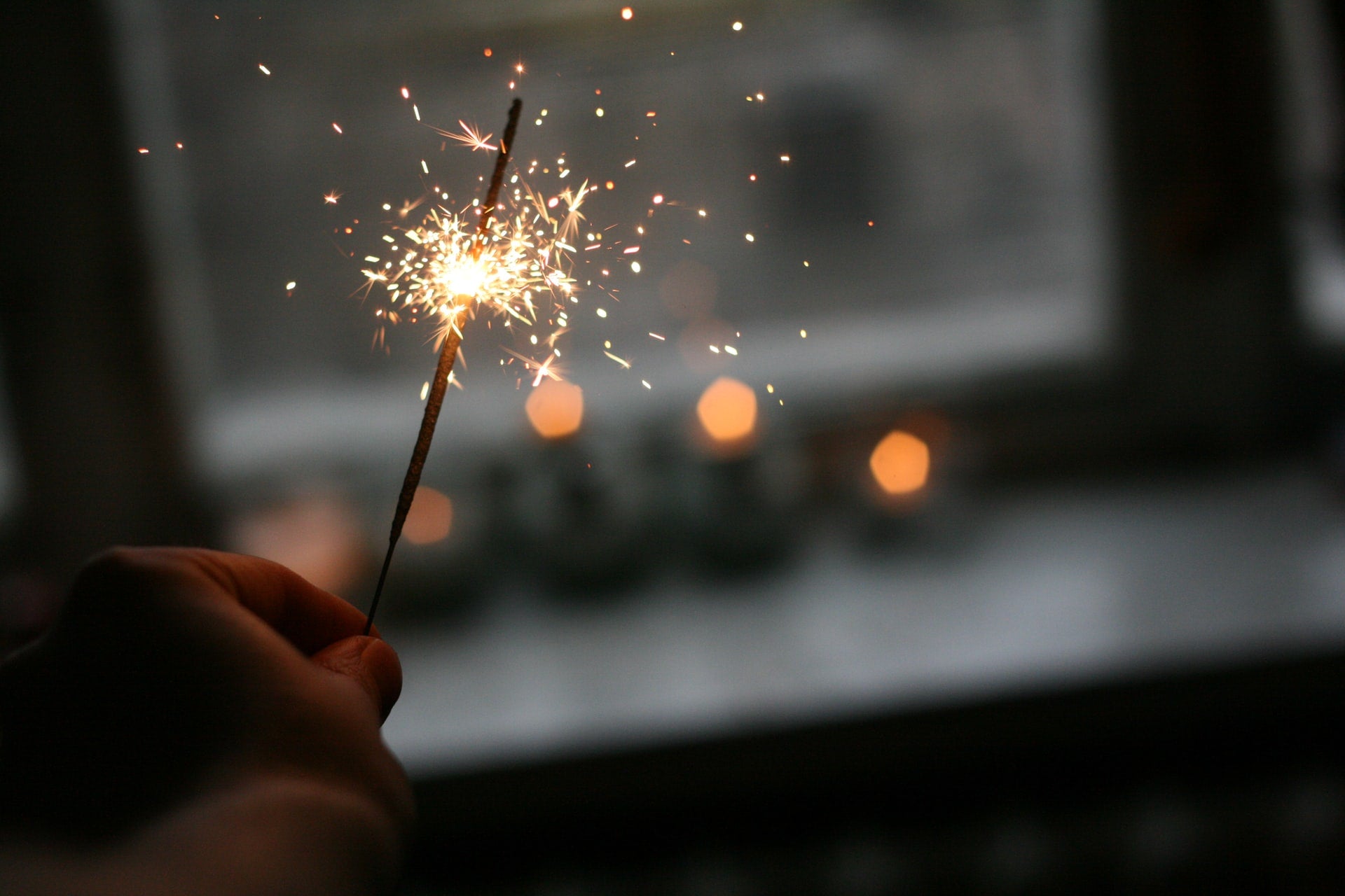 new years sparkler- O2 Living blog makers of organic cold-pressed fruit and vegetable Living Juice
