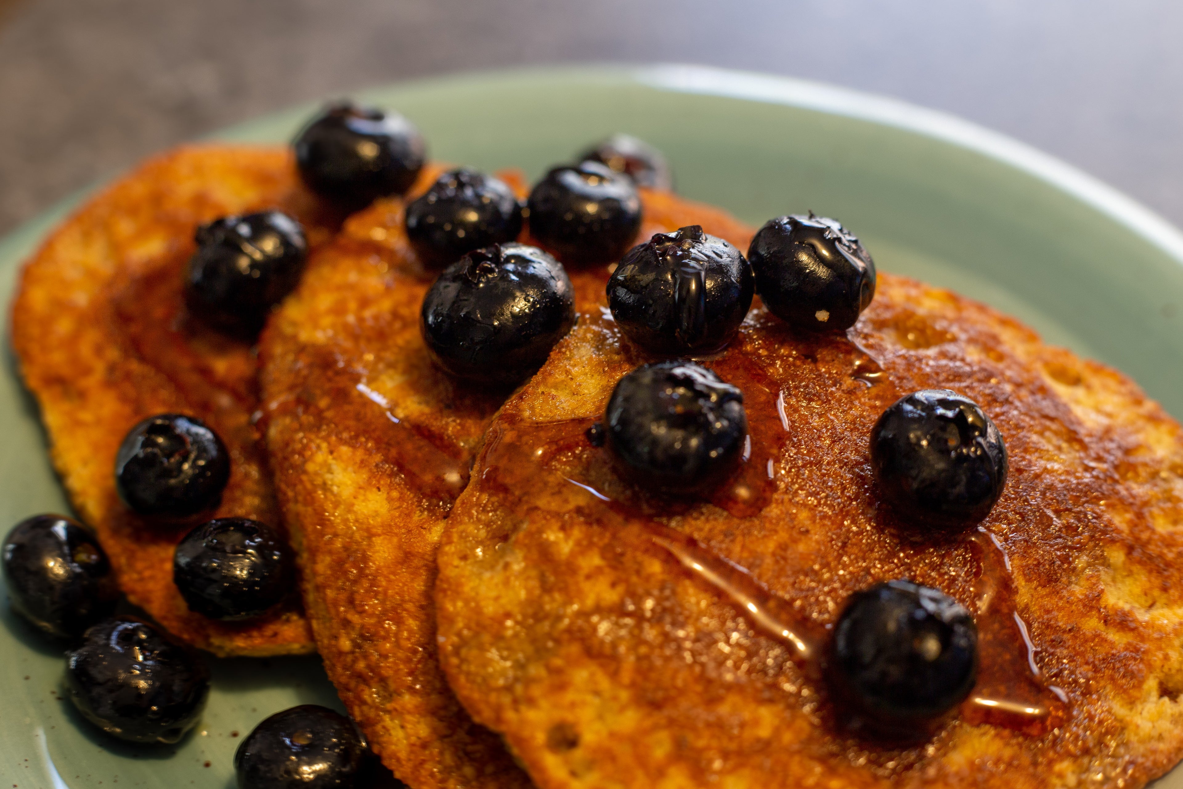 blueberry pancakes- O2 Living blog makers of organic cold-pressed fruit and vegetable Living Juice