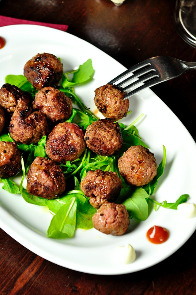 vegan organic meatballs- O2 Living blog makers of organic cold-pressed fruit and vegetable Living Juice