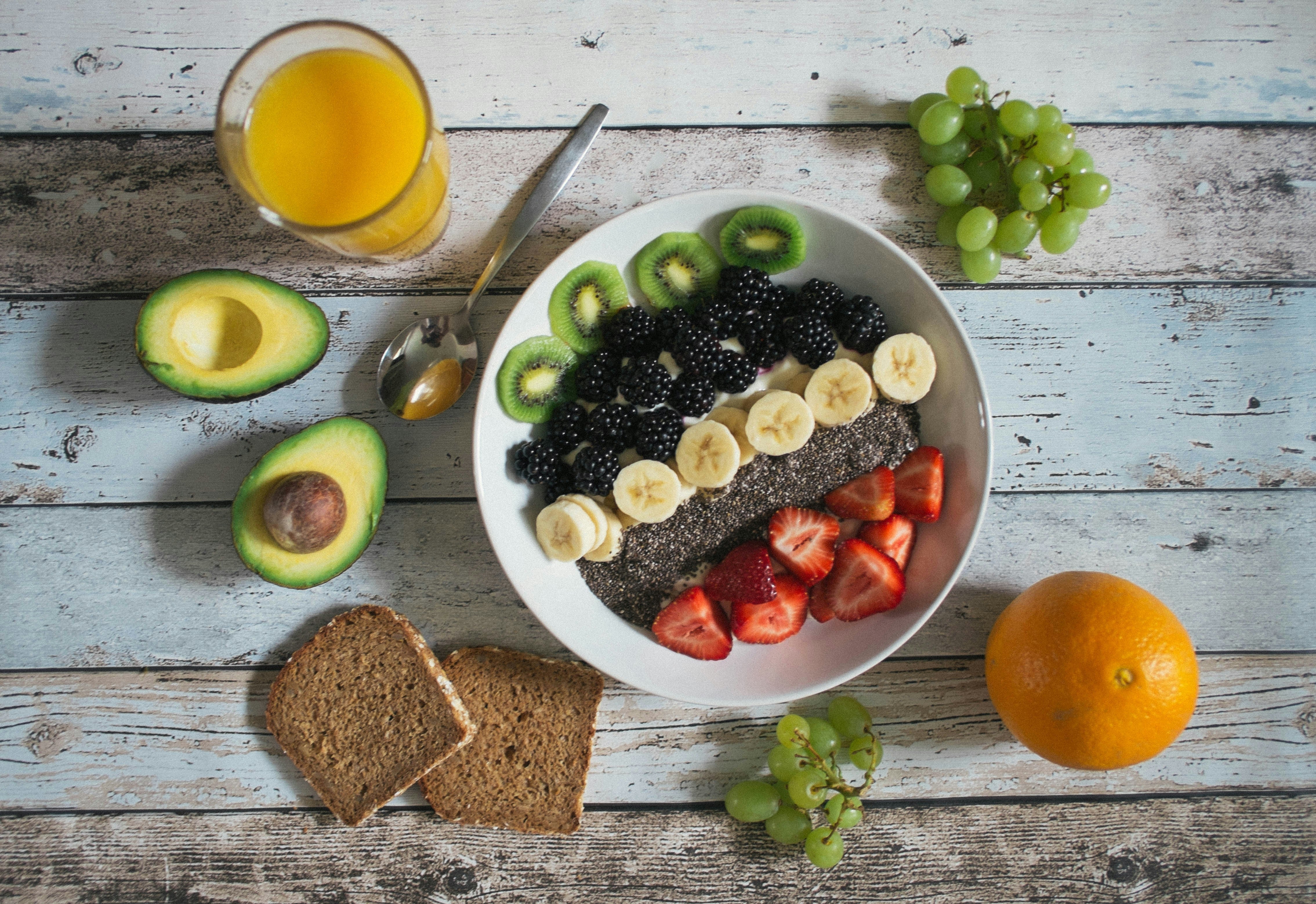 Fiber-rich meal with chia seeds and fruits - blog by organic cold-pressed Living Juice