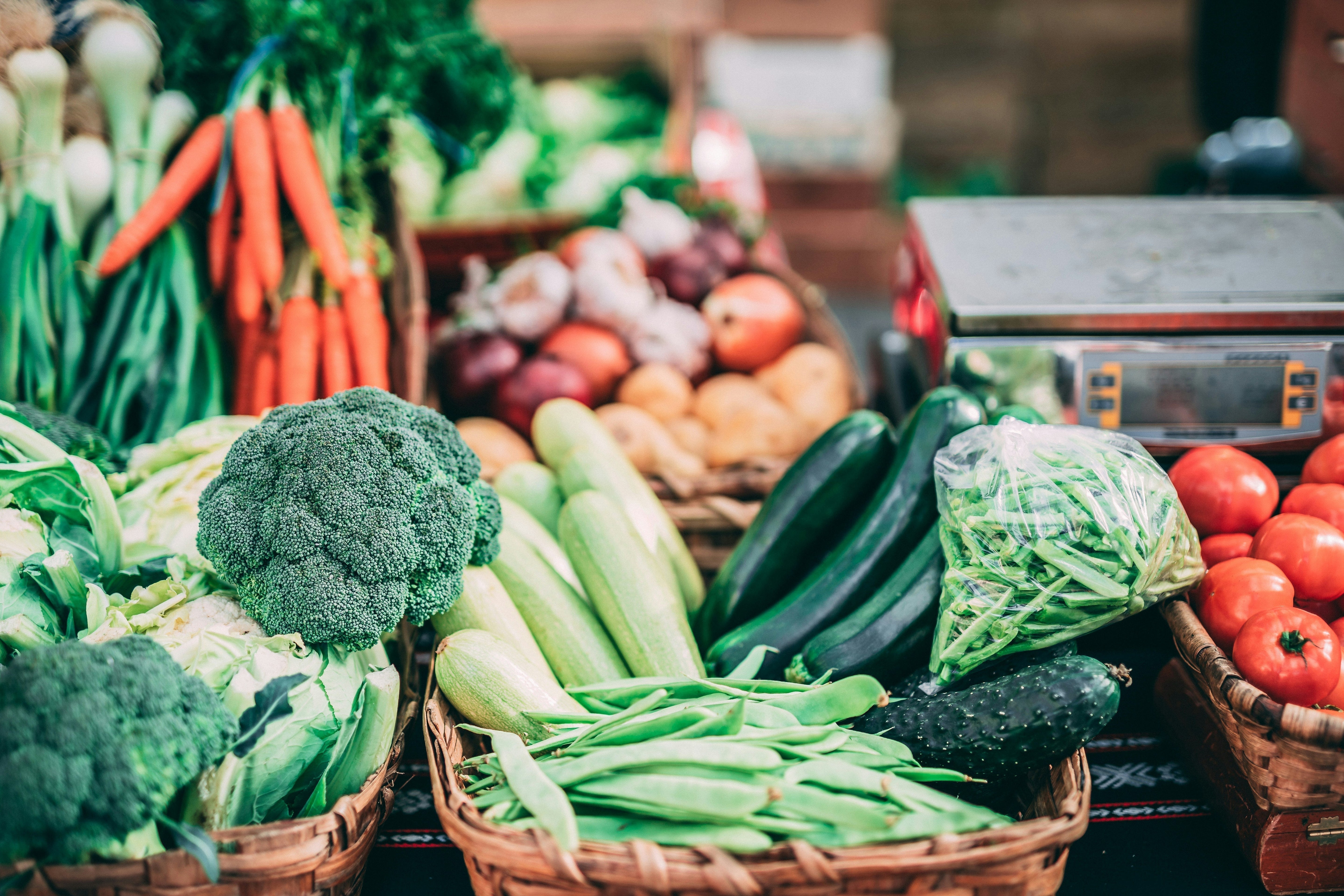 Organic vegetables for a fiber rich diet - blog by O2 Living makers of organic cold-pressed fruit and vegetable Living Juice