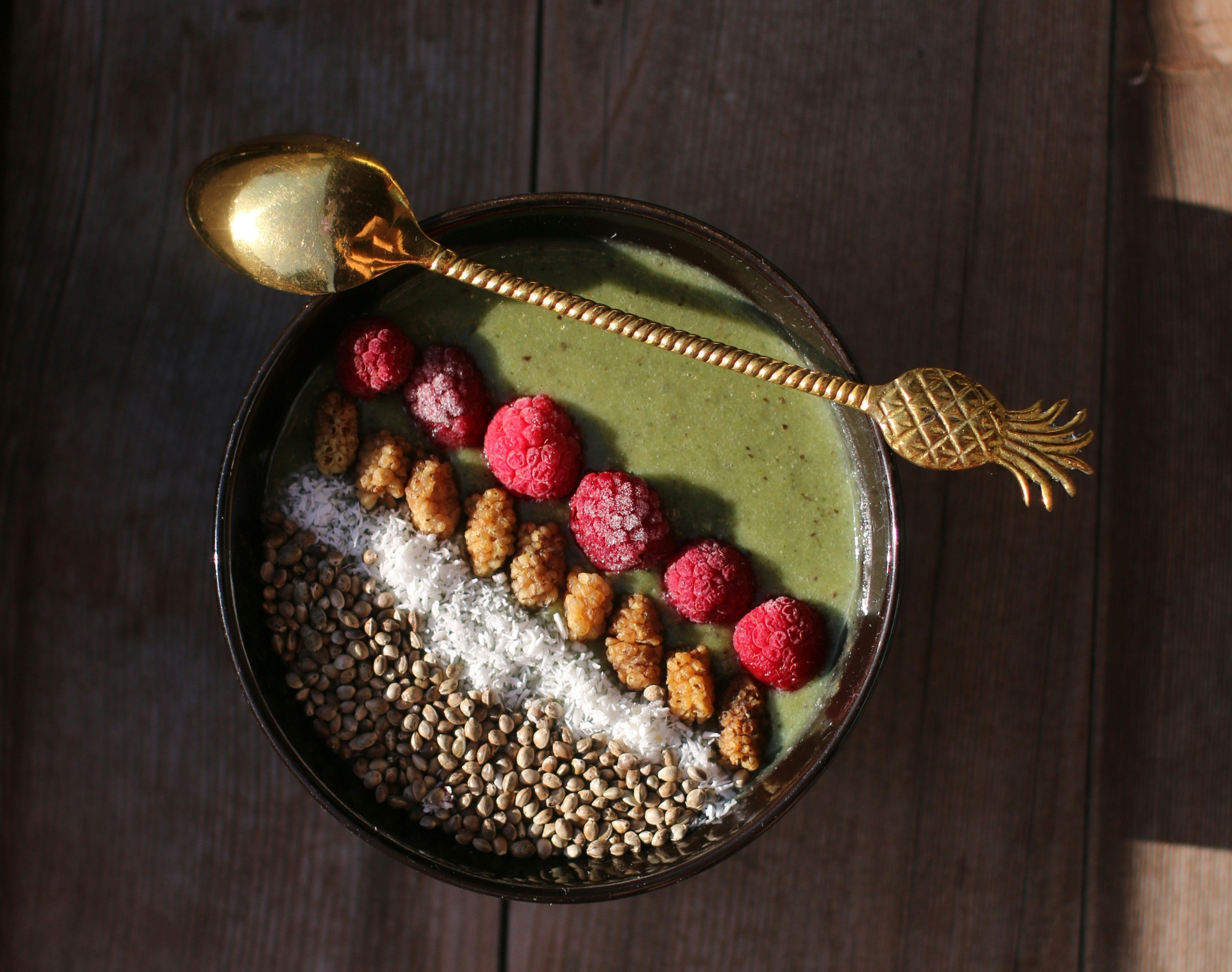 Green breakfast bowl - recipe by makers of organic cold-pressed fruit and vegetable Living Juice