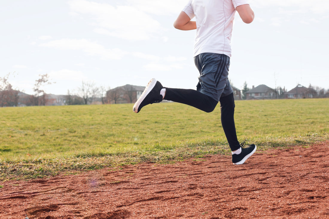 Man running- O2 Living blog makers of organic cold-pressed fruit and vegetable Living Juice