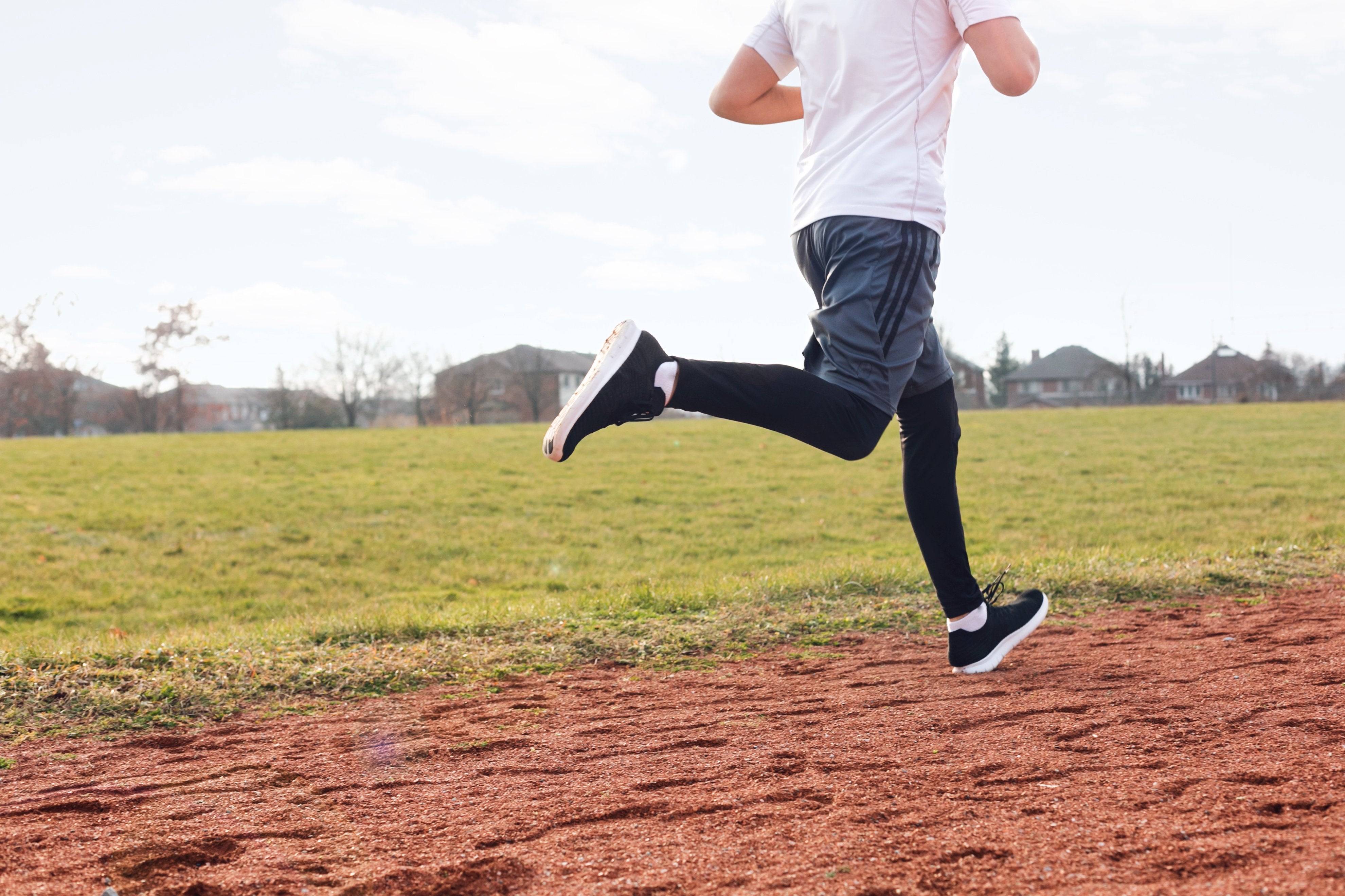 Man running- O2 Living blog makers of organic cold-pressed fruit and vegetable Living Juice