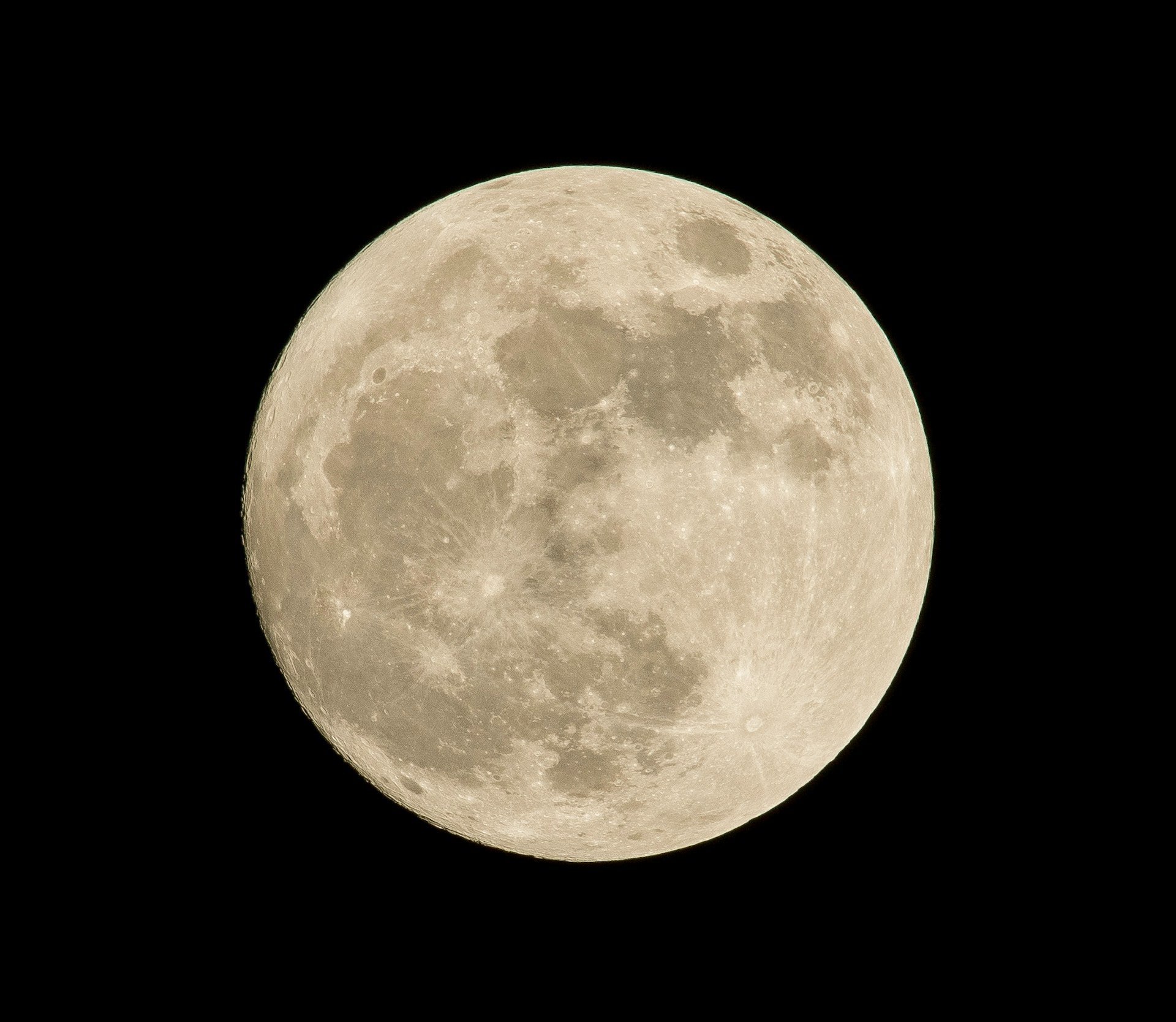 moon- O2 Living blog makers of organic cold-pressed fruit and vegetable Living Juice